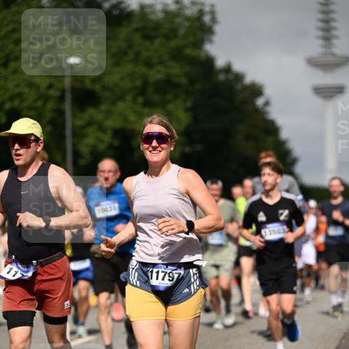 29.06.2025 - hella hamburg halbmarathon Dr. Thomas Lammeyer http://msf.ph/oto/8517565 29.06.2025 10:03:56 Kennedybrücke 1006, 1125, 1180, 1334, 1642, 1834, 1955, 2099, 2348, 2676, 2677, 2910, 3112, 3177, 3279, 3861, 3898, 4231, 4796, 5015, 5134, 5341, 5420, 6082, 6084, 6202, 6260, 6414, 6415, 6462, 6581, 6587, 7786, 7824, 8223, 8285, 8330, 8394, 8402, 8520, 8573, 8730, 9611, 10031, 10044, 10093, 10582, 10788, 11158, 11366 meine-sportfotos.de