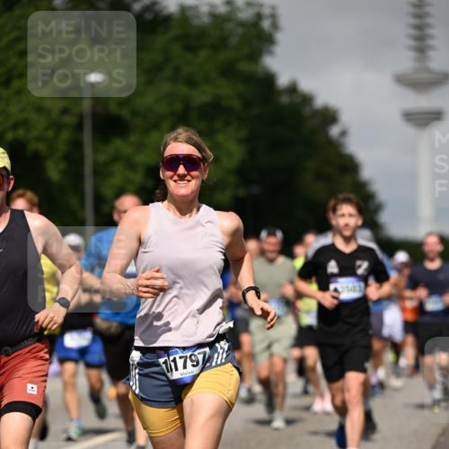 29.06.2025 - hella hamburg halbmarathon Dr. Thomas Lammeyer http://msf.ph/oto/8517574 29.06.2025 10:03:57 Kennedybrücke 1006, 1125, 1180, 1239, 1334, 1642, 1834, 1955, 2099, 2348, 2676, 2677, 2910, 3112, 3177, 3279, 3861, 3898, 4231, 4796, 5015, 5134, 5341, 5420, 6082, 6084, 6202, 6260, 6414, 6415, 6462, 6581, 6587, 7786, 7824, 8223, 8285, 8330, 8394, 8402, 8520, 8573, 8730, 9611, 10031, 10044, 10093, 10582, 10788, 11158, 11366 meine-sportfotos.de