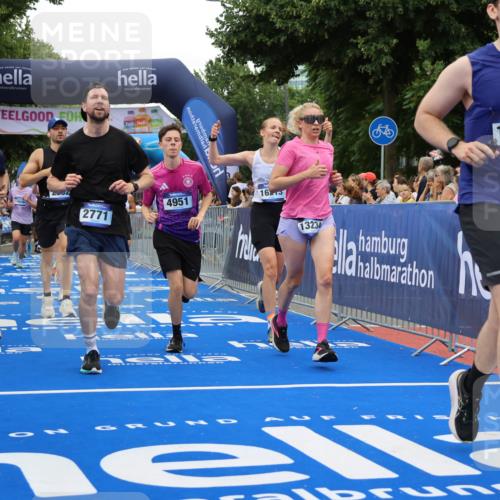 29.06.2025 - hella hamburg halbmarathon Strokosch-Dieckow http://msf.ph/oto/8517586 29.06.2025 10:55:25 Ziel 1130, 2252, 2771, 4189, 4951, 5287, 5319, 5643, 6591, 6938, 8487, 11184, 11554, 12526, 12544, 12584, 13234, 13236, 13267, 13470, 14036, 14592, 16213, 16334, 16609, 16985, 17603, 17940, 18290, 18380, 18531 meine-sportfotos.de
