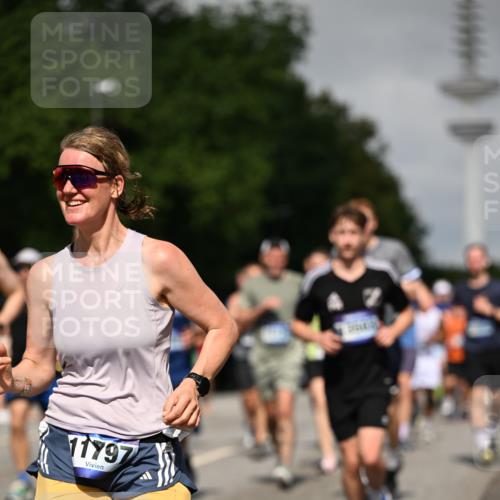29.06.2025 - hella hamburg halbmarathon Dr. Thomas Lammeyer http://msf.ph/oto/8517594 29.06.2025 10:03:57 Kennedybrücke 1006, 1125, 1180, 1239, 1334, 1642, 1834, 1955, 2099, 2348, 2676, 2677, 2910, 3112, 3177, 3279, 3861, 3898, 4231, 4796, 5015, 5134, 5341, 5420, 6082, 6084, 6202, 6260, 6414, 6415, 6462, 6581, 6587, 7786, 7824, 8223, 8285, 8330, 8394, 8402, 8520, 8573, 8730, 9611, 10031, 10044, 10093, 10582, 10788, 11158, 11366 meine-sportfotos.de