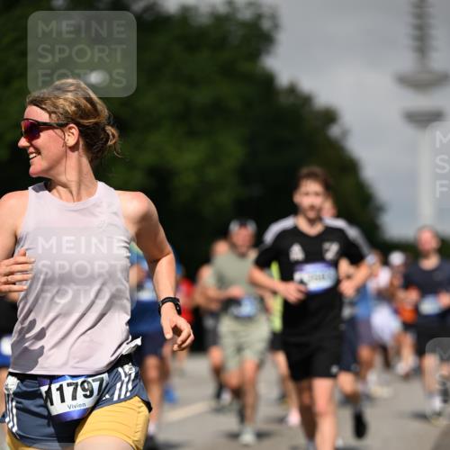 29.06.2025 - hella hamburg halbmarathon Dr. Thomas Lammeyer http://msf.ph/oto/8517598 29.06.2025 10:03:57 Kennedybrücke 1006, 1125, 1180, 1239, 1334, 1642, 1834, 1955, 2099, 2348, 2676, 2677, 2910, 3112, 3177, 3279, 3861, 3898, 4231, 4796, 5015, 5134, 5341, 5420, 6082, 6084, 6202, 6260, 6414, 6415, 6462, 6581, 6587, 7786, 7824, 8223, 8285, 8330, 8394, 8402, 8520, 8573, 8730, 9611, 10031, 10044, 10093, 10582, 10788, 11158, 11366 meine-sportfotos.de