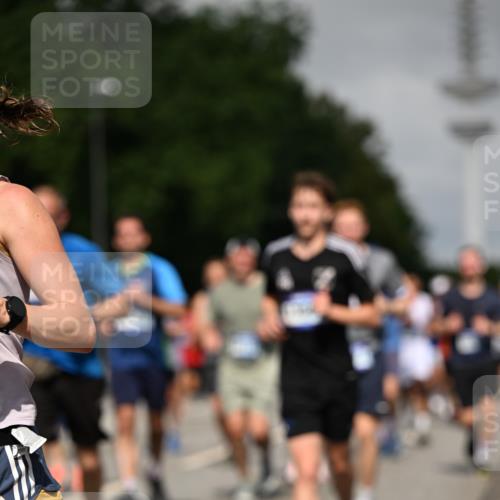 29.06.2025 - hella hamburg halbmarathon Dr. Thomas Lammeyer http://msf.ph/oto/8517618 29.06.2025 10:03:58 Kennedybrücke 1006, 1125, 1180, 1239, 1334, 1642, 1834, 1955, 2099, 2348, 2676, 2677, 2910, 3112, 3177, 3279, 3861, 3898, 4231, 4796, 5015, 5134, 5341, 5420, 6082, 6084, 6202, 6260, 6414, 6415, 6462, 6581, 6587, 7786, 7824, 8223, 8285, 8330, 8394, 8402, 8520, 8573, 8730, 9611, 10031, 10044, 10093, 10337, 10582, 10788, 11158, 11366 meine-sportfotos.de