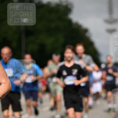 29.06.2025 - hella hamburg halbmarathon Dr. Thomas Lammeyer http://msf.ph/oto/8517627 29.06.2025 10:03:58 Kennedybrücke 1006, 1125, 1180, 1239, 1334, 1642, 1834, 1955, 2099, 2348, 2676, 2677, 2910, 3112, 3177, 3279, 3861, 3898, 4231, 4796, 5015, 5134, 5341, 5420, 6082, 6084, 6202, 6260, 6414, 6415, 6462, 6581, 6587, 7786, 7824, 8223, 8285, 8330, 8394, 8402, 8520, 8573, 8730, 9611, 10031, 10044, 10093, 10337, 10582, 10788, 11158, 11366 meine-sportfotos.de