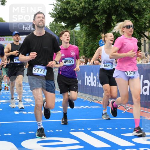 29.06.2025 - hella hamburg halbmarathon Strokosch-Dieckow http://msf.ph/oto/8517629 29.06.2025 10:55:26 Ziel 1130, 2252, 2771, 4189, 4951, 5287, 5319, 6591, 6938, 8487, 8573, 11554, 12526, 12544, 12584, 13234, 13236, 13267, 14036, 14592, 16213, 16334, 16609, 16985, 17603, 17940, 18290 meine-sportfotos.de