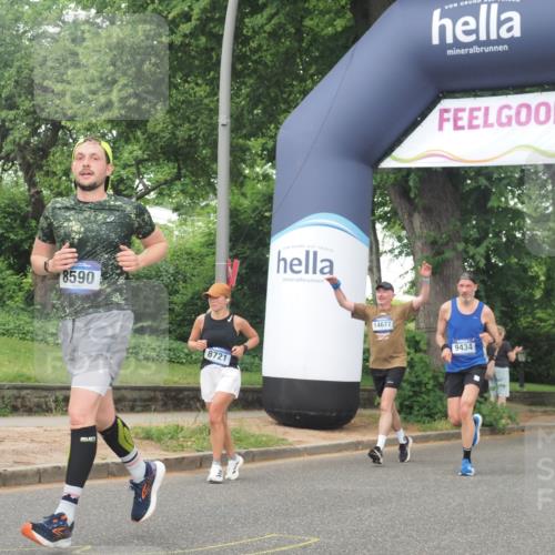 29.06.2025 - hella hamburg halbmarathon KatJ http://msf.ph/oto/8517634 29.06.2025 10:48:12 Zwischen KM18-KM19 1264, 8590, 8721 meine-sportfotos.de