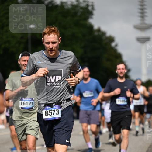 29.06.2025 - hella hamburg halbmarathon Dr. Thomas Lammeyer http://msf.ph/oto/8517677 29.06.2025 10:04:00 Kennedybrücke 1006, 1125, 1180, 1239, 1334, 1642, 1834, 2099, 2348, 2676, 2677, 3112, 3177, 3861, 3898, 4231, 4796, 5015, 5134, 5341, 5420, 5728, 6082, 6084, 6202, 6260, 6414, 6415, 6462, 6581, 6587, 7786, 7824, 8223, 8285, 8394, 8402, 8520, 8531, 8573, 8730, 9611, 10031, 10044, 10093, 10337, 10582, 10788, 11158, 11159, 11366 meine-sportfotos.de