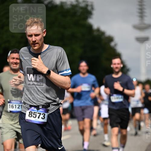 29.06.2025 - hella hamburg halbmarathon Dr. Thomas Lammeyer http://msf.ph/oto/8517685 29.06.2025 10:04:00 Kennedybrücke 1006, 1125, 1180, 1239, 1334, 1642, 1834, 2099, 2348, 2676, 2677, 3112, 3177, 3861, 3898, 4231, 4796, 5015, 5134, 5341, 5420, 5728, 6082, 6084, 6202, 6260, 6414, 6415, 6462, 6581, 6587, 7786, 7824, 8223, 8285, 8394, 8402, 8520, 8531, 8573, 8730, 9611, 10031, 10044, 10093, 10337, 10582, 10788, 11158, 11159, 11366 meine-sportfotos.de