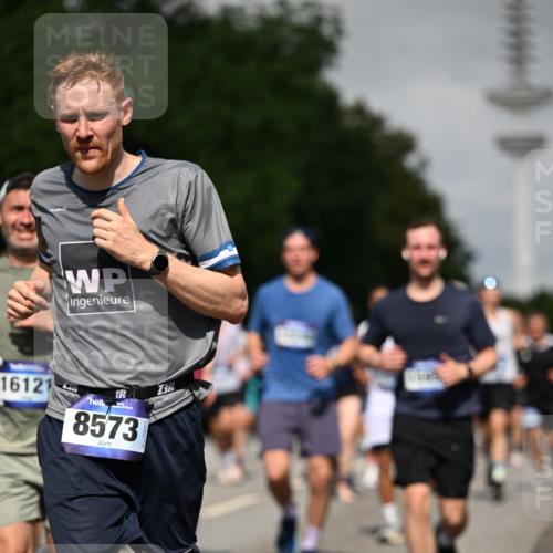 29.06.2025 - hella hamburg halbmarathon Dr. Thomas Lammeyer http://msf.ph/oto/8517690 29.06.2025 10:04:00 Kennedybrücke 1006, 1125, 1180, 1239, 1334, 1642, 1834, 2099, 2348, 2676, 2677, 3112, 3177, 3861, 3898, 4231, 4796, 5015, 5134, 5341, 5420, 5728, 6082, 6084, 6202, 6260, 6414, 6415, 6462, 6581, 6587, 7786, 7824, 8223, 8285, 8394, 8402, 8520, 8531, 8573, 8730, 9611, 10031, 10044, 10093, 10337, 10582, 10788, 11158, 11159, 11366 meine-sportfotos.de