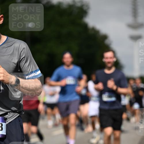 29.06.2025 - hella hamburg halbmarathon Dr. Thomas Lammeyer http://msf.ph/oto/8517704 29.06.2025 10:04:01 Kennedybrücke 1006, 1125, 1180, 1239, 1334, 1642, 2099, 2348, 2676, 2677, 3112, 3177, 3861, 3898, 4231, 4796, 5134, 5341, 5420, 5728, 6082, 6084, 6202, 6260, 6414, 6415, 6462, 6581, 6602, 7786, 7824, 8223, 8285, 8394, 8402, 8520, 8531, 8573, 8730, 9611, 10031, 10044, 10093, 10337, 10582, 10788, 11158, 11159, 11366 meine-sportfotos.de
