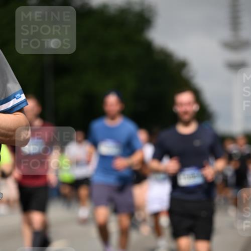29.06.2025 - hella hamburg halbmarathon Dr. Thomas Lammeyer http://msf.ph/oto/8517712 29.06.2025 10:04:01 Kennedybrücke 1006, 1125, 1180, 1239, 1334, 1642, 2099, 2348, 2676, 2677, 3112, 3177, 3861, 3898, 4231, 4796, 5134, 5341, 5420, 5728, 6082, 6084, 6202, 6260, 6414, 6415, 6462, 6581, 6602, 7786, 7824, 8223, 8285, 8394, 8402, 8520, 8531, 8573, 8730, 9611, 10031, 10044, 10093, 10337, 10582, 10788, 11158, 11159, 11366 meine-sportfotos.de