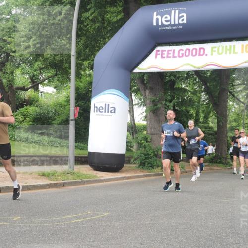 29.06.2025 - hella hamburg halbmarathon KatJ http://msf.ph/oto/8517718 29.06.2025 10:48:13 Zwischen KM18-KM19 1264, 8590, 8721 meine-sportfotos.de