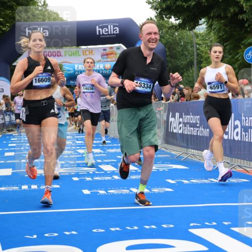 29.06.2025 - hella hamburg halbmarathon Strokosch-Dieckow http://msf.ph/oto/8517726 29.06.2025 10:55:29 Ziel 1130, 2252, 2771, 2982, 3037, 4951, 5287, 5319, 6591, 6938, 8573, 11554, 11568, 12196, 12544, 12584, 13234, 13267, 14036, 14592, 16110, 16213, 16334, 16609, 17603, 17615, 17940 meine-sportfotos.de