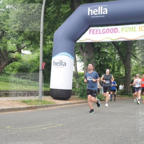 29.06.2025 - hella hamburg halbmarathon KatJ http://msf.ph/oto/8517729 29.06.2025 10:48:14 Zwischen KM18-KM19 1264, 2911, 7306, 8590, 8721 meine-sportfotos.de