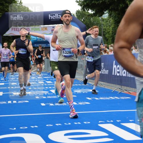 29.06.2025 - hella hamburg halbmarathon Strokosch-Dieckow http://msf.ph/oto/8517766 29.06.2025 10:55:31 Ziel 1120, 1130, 2252, 2771, 2955, 2982, 3037, 4951, 5319, 6591, 6938, 8573, 11039, 11554, 11568, 12196, 12515, 12544, 12584, 13234, 13267, 14036, 14592, 15896, 16110, 16213, 16334, 16609, 17603, 17615, 18064 meine-sportfotos.de