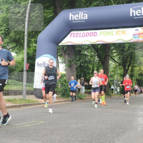 29.06.2025 - hella hamburg halbmarathon KatJ http://msf.ph/oto/8517784 29.06.2025 10:48:15 Zwischen KM18-KM19 2911, 5870, 7306, 8590, 8721 meine-sportfotos.de