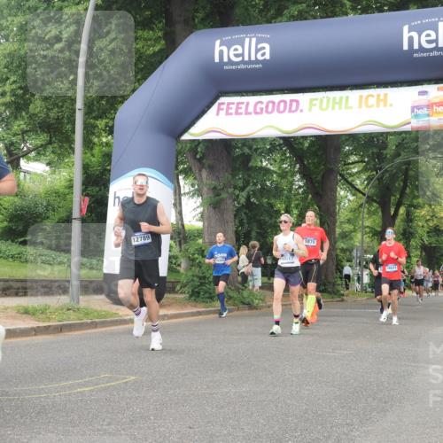 29.06.2025 - hella hamburg halbmarathon KatJ http://msf.ph/oto/8517786 29.06.2025 10:48:15 Zwischen KM18-KM19 2911, 5870, 7306, 8590, 8721 meine-sportfotos.de