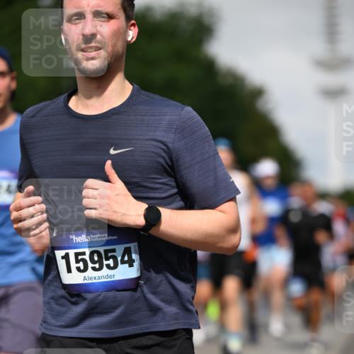 29.06.2025 - hella hamburg halbmarathon Dr. Thomas Lammeyer http://msf.ph/oto/8517789 29.06.2025 10:04:03 Kennedybrücke 1006, 1125, 1180, 1239, 1264, 1334, 2099, 2346, 2348, 2676, 2677, 3112, 3177, 3861, 3898, 4013, 4231, 4594, 4796, 5341, 5728, 6082, 6084, 6104, 6201, 6202, 6260, 6414, 6415, 6462, 6581, 6602, 7786, 7824, 8223, 8394, 8402, 8520, 8531, 8573, 8730, 9611, 10031, 10044, 10093, 10337, 10582, 10788, 11158, 11159, 11366 meine-sportfotos.de