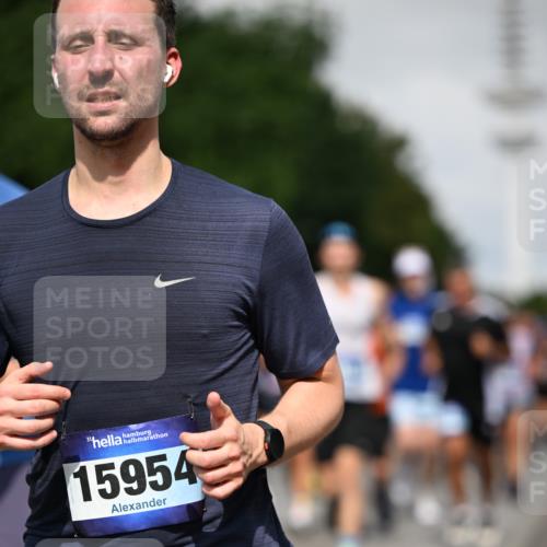 29.06.2025 - hella hamburg halbmarathon Dr. Thomas Lammeyer http://msf.ph/oto/8517794 29.06.2025 10:04:03 Kennedybrücke 1006, 1125, 1180, 1239, 1264, 1334, 2099, 2346, 2348, 2676, 2677, 3112, 3177, 3861, 3898, 4013, 4231, 4594, 4796, 5341, 5728, 6082, 6084, 6104, 6201, 6202, 6260, 6414, 6415, 6462, 6581, 6602, 7786, 7824, 8223, 8394, 8402, 8520, 8531, 8573, 8730, 9611, 10031, 10044, 10093, 10337, 10582, 10788, 11158, 11159, 11366 meine-sportfotos.de