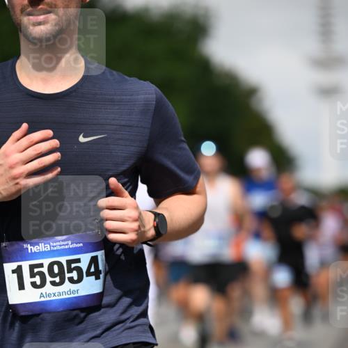 29.06.2025 - hella hamburg halbmarathon Dr. Thomas Lammeyer http://msf.ph/oto/8517800 29.06.2025 10:04:04 Kennedybrücke 1006, 1125, 1180, 1239, 1264, 1334, 2099, 2346, 2348, 2582, 2584, 2676, 2677, 3112, 3177, 3861, 3898, 4013, 4231, 4594, 4796, 5341, 5728, 6082, 6084, 6104, 6201, 6202, 6260, 6414, 6415, 6462, 6581, 6602, 7159, 7786, 7824, 8223, 8394, 8402, 8520, 8531, 8573, 8730, 9611, 10031, 10044, 10093, 10268, 10337, 10582, 10788, 11158, 11159, 11366 meine-sportfotos.de
