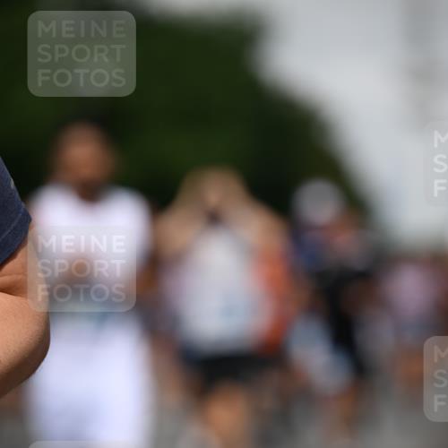 29.06.2025 - hella hamburg halbmarathon Dr. Thomas Lammeyer http://msf.ph/oto/8517824 29.06.2025 10:04:04 Kennedybrücke 1006, 1125, 1180, 1239, 1264, 1334, 2099, 2346, 2348, 2582, 2584, 2676, 2677, 3112, 3177, 3861, 3898, 4013, 4231, 4594, 4796, 5341, 5728, 6082, 6084, 6104, 6201, 6202, 6260, 6414, 6415, 6462, 6581, 6602, 7159, 7786, 7824, 8223, 8394, 8402, 8520, 8531, 8573, 8730, 9611, 10031, 10044, 10093, 10268, 10337, 10582, 10788, 11158, 11159, 11366 meine-sportfotos.de