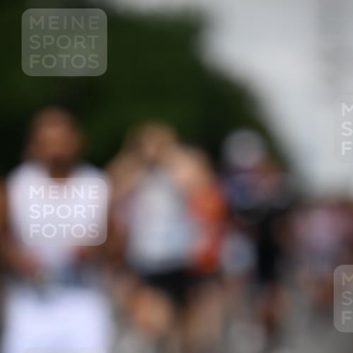 29.06.2025 - hella hamburg halbmarathon Dr. Thomas Lammeyer http://msf.ph/oto/8517832 29.06.2025 10:04:04 Kennedybrücke 1006, 1125, 1180, 1239, 1264, 1334, 2099, 2346, 2348, 2582, 2584, 2676, 2677, 3112, 3177, 3861, 3898, 4013, 4231, 4594, 4796, 5341, 5728, 6082, 6084, 6104, 6201, 6202, 6260, 6414, 6415, 6462, 6581, 6602, 7159, 7786, 7824, 8223, 8394, 8402, 8520, 8531, 8573, 8730, 9611, 10031, 10044, 10093, 10268, 10337, 10582, 10788, 11158, 11159, 11366 meine-sportfotos.de