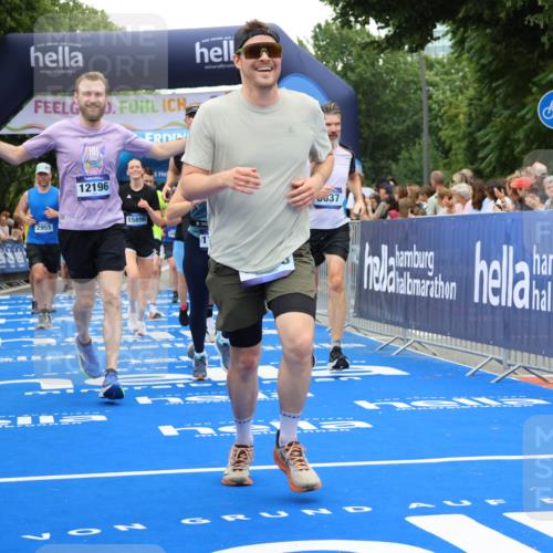 29.06.2025 - hella hamburg halbmarathon Strokosch-Dieckow http://msf.ph/oto/8517834 29.06.2025 10:55:34 Ziel 1120, 1143, 1834, 2955, 2982, 3037, 4897, 5319, 6591, 8255, 8573, 8618, 10212, 11039, 11554, 11568, 12196, 12515, 12544, 12584, 13267, 14036, 14592, 14909, 15896, 16110, 16334, 16609, 17615, 18064 meine-sportfotos.de