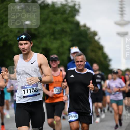 29.06.2025 - hella hamburg halbmarathon Dr. Thomas Lammeyer http://msf.ph/oto/8517862 29.06.2025 10:04:05 Kennedybrücke 1006, 1180, 1239, 1264, 1334, 2099, 2159, 2346, 2348, 2582, 2584, 2677, 3112, 3177, 3861, 3898, 4013, 4231, 4594, 4796, 5341, 5728, 6082, 6084, 6104, 6201, 6202, 6260, 6462, 6581, 6602, 7159, 7786, 7824, 8223, 8394, 8402, 8520, 8531, 8573, 8730, 9611, 10031, 10044, 10268, 10337, 10582, 10788, 11158, 11159, 11366 meine-sportfotos.de