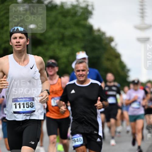 29.06.2025 - hella hamburg halbmarathon Dr. Thomas Lammeyer http://msf.ph/oto/8517871 29.06.2025 10:04:06 Kennedybrücke 1006, 1180, 1239, 1264, 1334, 2099, 2159, 2346, 2348, 2447, 2582, 2584, 2677, 3112, 3177, 3861, 3898, 4013, 4231, 4594, 4796, 5341, 5728, 6082, 6084, 6104, 6201, 6202, 6260, 6462, 6581, 6602, 7159, 7786, 7824, 8223, 8394, 8402, 8520, 8531, 8573, 8730, 9611, 10031, 10044, 10268, 10337, 10582, 10587, 10788, 11158, 11159, 11366 meine-sportfotos.de