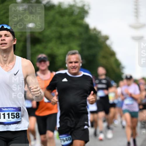 29.06.2025 - hella hamburg halbmarathon Dr. Thomas Lammeyer http://msf.ph/oto/8517880 29.06.2025 10:04:06 Kennedybrücke 1006, 1180, 1239, 1264, 1334, 2099, 2159, 2346, 2348, 2447, 2582, 2584, 2677, 3112, 3177, 3861, 3898, 4013, 4231, 4594, 4796, 5341, 5728, 6082, 6084, 6104, 6201, 6202, 6260, 6462, 6581, 6602, 7159, 7786, 7824, 8223, 8394, 8402, 8520, 8531, 8573, 8730, 9611, 10031, 10044, 10268, 10337, 10582, 10587, 10788, 11158, 11159, 11366 meine-sportfotos.de
