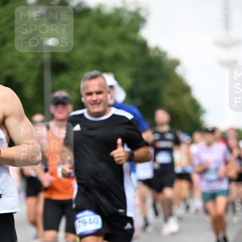 29.06.2025 - hella hamburg halbmarathon Dr. Thomas Lammeyer http://msf.ph/oto/8517888 29.06.2025 10:04:06 Kennedybrücke 1006, 1180, 1239, 1264, 1334, 2099, 2159, 2346, 2348, 2447, 2582, 2584, 2677, 3112, 3177, 3861, 3898, 4013, 4231, 4594, 4796, 5341, 5728, 6082, 6084, 6104, 6201, 6202, 6260, 6462, 6581, 6602, 7159, 7786, 7824, 8223, 8394, 8402, 8520, 8531, 8573, 8730, 9611, 10031, 10044, 10268, 10337, 10582, 10587, 10788, 11158, 11159, 11366 meine-sportfotos.de