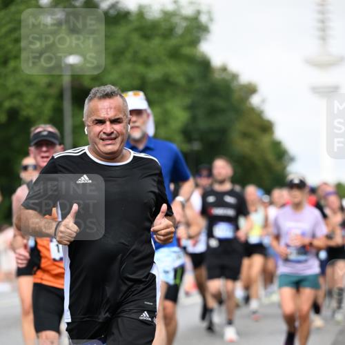 29.06.2025 - hella hamburg halbmarathon Dr. Thomas Lammeyer http://msf.ph/oto/8517893 29.06.2025 10:04:06 Kennedybrücke 1006, 1180, 1239, 1264, 1334, 2099, 2159, 2346, 2348, 2447, 2582, 2584, 2677, 3112, 3177, 3861, 3898, 4013, 4231, 4594, 4796, 5341, 5728, 6082, 6084, 6104, 6201, 6202, 6260, 6462, 6581, 6602, 7159, 7786, 7824, 8223, 8394, 8402, 8520, 8531, 8573, 8730, 9611, 10031, 10044, 10268, 10337, 10582, 10587, 10788, 11158, 11159, 11366 meine-sportfotos.de