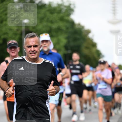 29.06.2025 - hella hamburg halbmarathon Dr. Thomas Lammeyer http://msf.ph/oto/8517897 29.06.2025 10:04:06 Kennedybrücke 1006, 1180, 1239, 1264, 1334, 2099, 2159, 2346, 2348, 2447, 2582, 2584, 2677, 3112, 3177, 3861, 3898, 4013, 4231, 4594, 4796, 5341, 5728, 6082, 6084, 6104, 6201, 6202, 6260, 6462, 6581, 6602, 7159, 7786, 7824, 8223, 8394, 8402, 8520, 8531, 8573, 8730, 9611, 10031, 10044, 10268, 10337, 10582, 10587, 10788, 11158, 11159, 11366 meine-sportfotos.de