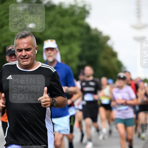 29.06.2025 - hella hamburg halbmarathon Dr. Thomas Lammeyer http://msf.ph/oto/8517902 29.06.2025 10:04:07 Kennedybrücke 1006, 1180, 1239, 1264, 1334, 2099, 2159, 2346, 2348, 2447, 2582, 2584, 2677, 3112, 3177, 3861, 3898, 4013, 4231, 4594, 4796, 5341, 5728, 6082, 6084, 6104, 6201, 6202, 6260, 6462, 6581, 6602, 7159, 7786, 7824, 8394, 8402, 8520, 8531, 8573, 8730, 9611, 10031, 10044, 10268, 10337, 10582, 10587, 10788, 11158, 11159, 11366 meine-sportfotos.de