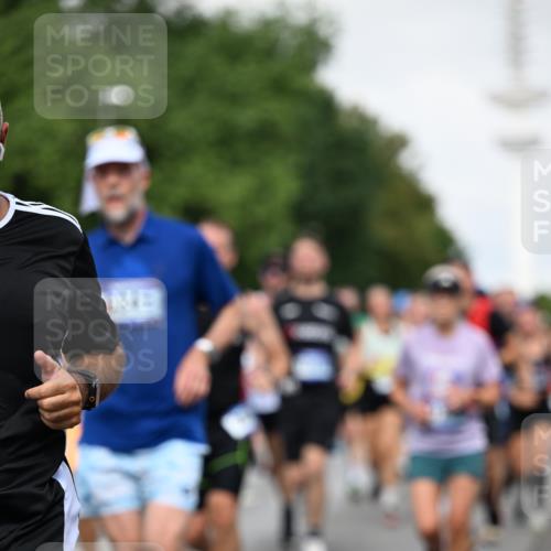 29.06.2025 - hella hamburg halbmarathon Dr. Thomas Lammeyer http://msf.ph/oto/8517920 29.06.2025 10:04:07 Kennedybrücke 1006, 1180, 1239, 1264, 1334, 2099, 2159, 2346, 2348, 2447, 2582, 2584, 2677, 3112, 3177, 3861, 3898, 4013, 4231, 4594, 4796, 5341, 5728, 6082, 6084, 6104, 6201, 6202, 6260, 6462, 6581, 6602, 7159, 7786, 7824, 8394, 8402, 8520, 8531, 8573, 8730, 9611, 10031, 10044, 10268, 10337, 10582, 10587, 10788, 11158, 11159, 11366 meine-sportfotos.de