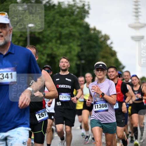 29.06.2025 - hella hamburg halbmarathon Dr. Thomas Lammeyer http://msf.ph/oto/8517946 29.06.2025 10:04:08 Kennedybrücke 1006, 1180, 1239, 1264, 1334, 2099, 2159, 2346, 2348, 2447, 2582, 2584, 2677, 2730, 3042, 3112, 3177, 3794, 3861, 3898, 4013, 4231, 4419, 4594, 4796, 5341, 5643, 5728, 6082, 6084, 6104, 6201, 6202, 6260, 6462, 6581, 6602, 7159, 7717, 7786, 7824, 8394, 8402, 8520, 8531, 8573, 8730, 9611, 10031, 10044, 10268, 10337, 10582, 10587, 10665, 10759, 10788, 11083, 11158, 11159, 11366 meine-sportfotos.de