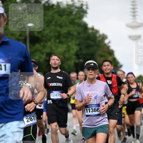 29.06.2025 - hella hamburg halbmarathon Dr. Thomas Lammeyer http://msf.ph/oto/8517955 29.06.2025 10:04:08 Kennedybrücke 1006, 1180, 1239, 1264, 1334, 2099, 2159, 2346, 2348, 2447, 2582, 2584, 2677, 2730, 3042, 3112, 3177, 3794, 3861, 3898, 4013, 4231, 4419, 4594, 4796, 5341, 5643, 5728, 6082, 6084, 6104, 6201, 6202, 6260, 6462, 6581, 6602, 7159, 7717, 7786, 7824, 8394, 8402, 8520, 8531, 8573, 8730, 9611, 10031, 10044, 10268, 10337, 10582, 10587, 10665, 10759, 10788, 11083, 11158, 11159, 11366 meine-sportfotos.de