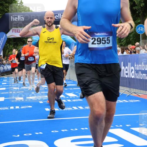 29.06.2025 - hella hamburg halbmarathon Strokosch-Dieckow http://msf.ph/oto/8517959 29.06.2025 10:55:39 Ziel 1120, 1143, 1834, 2955, 2982, 3037, 4897, 5021, 6569, 6924, 7221, 8255, 8573, 8618, 10212, 11039, 11554, 11568, 12196, 12483, 12515, 12544, 12858, 14365, 14909, 15896, 16110, 17615, 18064, 18190 meine-sportfotos.de