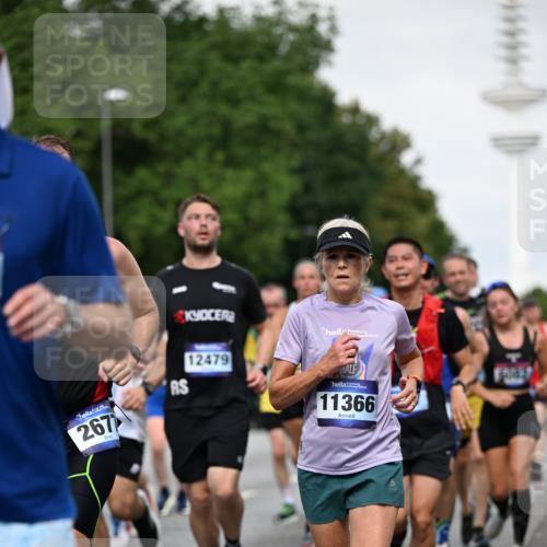 29.06.2025 - hella hamburg halbmarathon Dr. Thomas Lammeyer http://msf.ph/oto/8517960 29.06.2025 10:04:08 Kennedybrücke 1006, 1180, 1239, 1264, 1334, 2099, 2159, 2346, 2348, 2447, 2582, 2584, 2677, 2730, 3042, 3112, 3177, 3794, 3861, 3898, 4013, 4231, 4419, 4594, 4796, 5341, 5643, 5728, 6082, 6084, 6104, 6201, 6202, 6260, 6462, 6581, 6602, 7159, 7717, 7786, 7824, 8394, 8402, 8520, 8531, 8573, 8730, 9611, 10031, 10044, 10268, 10337, 10582, 10587, 10665, 10759, 10788, 11083, 11158, 11159, 11366 meine-sportfotos.de