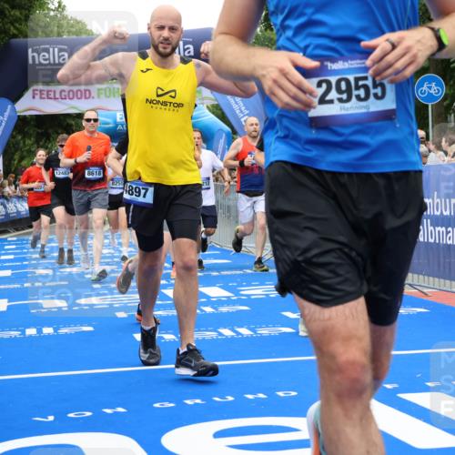 29.06.2025 - hella hamburg halbmarathon Strokosch-Dieckow http://msf.ph/oto/8517976 29.06.2025 10:55:39 Ziel 1120, 1143, 1834, 2955, 2982, 3037, 4897, 5021, 6569, 6924, 7221, 8255, 8573, 8618, 10212, 11039, 11554, 11568, 12196, 12483, 12515, 12544, 12858, 14365, 14909, 15896, 16110, 17615, 18064, 18190 meine-sportfotos.de