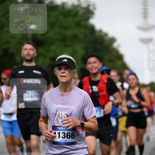 29.06.2025 - hella hamburg halbmarathon Dr. Thomas Lammeyer http://msf.ph/oto/8517987 29.06.2025 10:04:09 Kennedybrücke 1006, 1180, 1239, 1264, 1334, 2099, 2159, 2346, 2348, 2447, 2582, 2584, 2677, 2730, 3042, 3112, 3177, 3794, 3861, 3898, 4013, 4231, 4419, 4594, 4796, 5341, 5643, 5728, 6082, 6084, 6104, 6201, 6202, 6260, 6462, 6581, 6602, 6636, 7159, 7717, 7786, 7824, 8394, 8402, 8520, 8531, 8573, 8730, 9611, 9622, 10031, 10044, 10268, 10337, 10582, 10587, 10665, 10742, 10759, 10788, 11083, 11158, 11159, 11366 meine-sportfotos.de