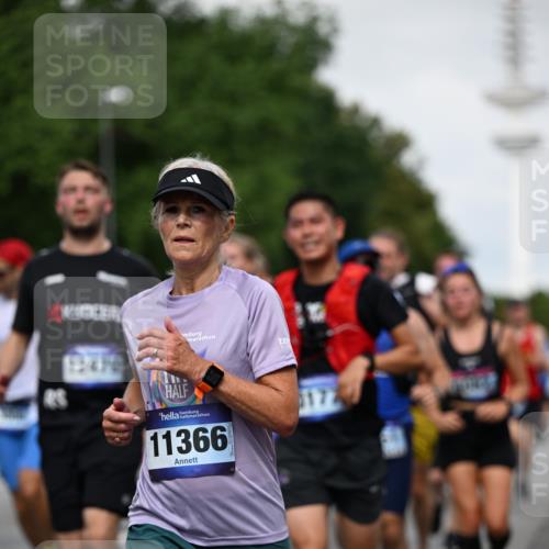 29.06.2025 - hella hamburg halbmarathon Dr. Thomas Lammeyer http://msf.ph/oto/8517993 29.06.2025 10:04:09 Kennedybrücke 1006, 1180, 1239, 1264, 1334, 2099, 2159, 2346, 2348, 2447, 2582, 2584, 2677, 2730, 3042, 3112, 3177, 3794, 3861, 3898, 4013, 4231, 4419, 4594, 4796, 5341, 5643, 5728, 6082, 6084, 6104, 6201, 6202, 6260, 6462, 6581, 6602, 6636, 7159, 7717, 7786, 7824, 8394, 8402, 8520, 8531, 8573, 8730, 9611, 9622, 10031, 10044, 10268, 10337, 10582, 10587, 10665, 10742, 10759, 10788, 11083, 11158, 11159, 11366 meine-sportfotos.de