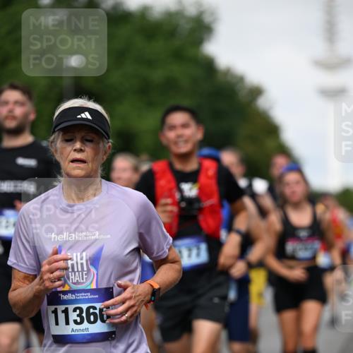 29.06.2025 - hella hamburg halbmarathon Dr. Thomas Lammeyer http://msf.ph/oto/8518001 29.06.2025 10:04:09 Kennedybrücke 1006, 1180, 1239, 1264, 1334, 2099, 2159, 2346, 2348, 2447, 2582, 2584, 2677, 2730, 3042, 3112, 3177, 3794, 3861, 3898, 4013, 4231, 4419, 4594, 4796, 5341, 5643, 5728, 6082, 6084, 6104, 6201, 6202, 6260, 6462, 6581, 6602, 6636, 7159, 7717, 7786, 7824, 8394, 8402, 8520, 8531, 8573, 8730, 9611, 9622, 10031, 10044, 10268, 10337, 10582, 10587, 10665, 10742, 10759, 10788, 11083, 11158, 11159, 11366 meine-sportfotos.de
