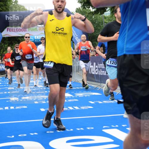 29.06.2025 - hella hamburg halbmarathon Strokosch-Dieckow http://msf.ph/oto/8518002 29.06.2025 10:55:39 Ziel 1120, 1143, 1834, 2955, 2982, 3037, 4897, 5021, 6569, 6924, 7221, 8255, 8573, 8618, 10212, 11039, 11554, 11568, 12196, 12483, 12515, 12544, 12858, 14365, 14909, 15896, 16110, 17615, 18064, 18190 meine-sportfotos.de