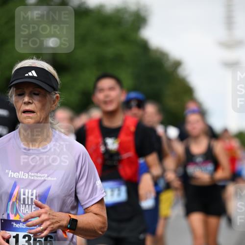 29.06.2025 - hella hamburg halbmarathon Dr. Thomas Lammeyer http://msf.ph/oto/8518013 29.06.2025 10:04:10 Kennedybrücke 1006, 1180, 1239, 1264, 1334, 2027, 2099, 2159, 2346, 2348, 2447, 2582, 2584, 2677, 2730, 3042, 3112, 3177, 3794, 3861, 3898, 4013, 4419, 4594, 4796, 5341, 5643, 5728, 6082, 6084, 6104, 6201, 6202, 6260, 6462, 6581, 6602, 6636, 7159, 7717, 7786, 7824, 8394, 8402, 8520, 8531, 8573, 8669, 8730, 9611, 9622, 10031, 10044, 10268, 10337, 10534, 10582, 10587, 10665, 10742, 10759, 10788, 11083, 11158, 11159, 11366 meine-sportfotos.de