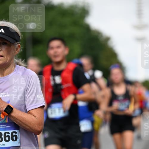 29.06.2025 - hella hamburg halbmarathon Dr. Thomas Lammeyer http://msf.ph/oto/8518017 29.06.2025 10:04:10 Kennedybrücke 1006, 1180, 1239, 1264, 1334, 2027, 2099, 2159, 2346, 2348, 2447, 2582, 2584, 2677, 2730, 3042, 3112, 3177, 3794, 3861, 3898, 4013, 4419, 4594, 4796, 5341, 5643, 5728, 6082, 6084, 6104, 6201, 6202, 6260, 6462, 6581, 6602, 6636, 7159, 7717, 7786, 7824, 8394, 8402, 8520, 8531, 8573, 8669, 8730, 9611, 9622, 10031, 10044, 10268, 10337, 10534, 10582, 10587, 10665, 10742, 10759, 10788, 11083, 11158, 11159, 11366 meine-sportfotos.de