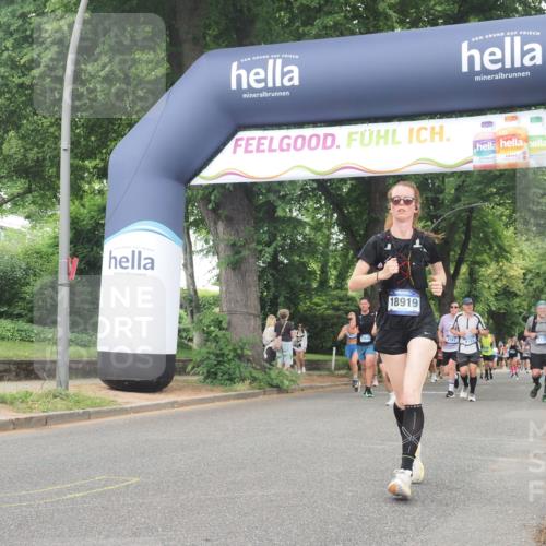 29.06.2025 - hella hamburg halbmarathon KatJ http://msf.ph/oto/8518019 29.06.2025 10:48:22 Zwischen KM18-KM19 1128, 2911, 5613, 5870, 7306, 8177 meine-sportfotos.de