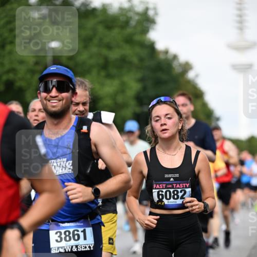 29.06.2025 - hella hamburg halbmarathon Dr. Thomas Lammeyer http://msf.ph/oto/8518043 29.06.2025 10:04:11 Kennedybrücke 1006, 1180, 1239, 1264, 1334, 2027, 2099, 2159, 2346, 2348, 2447, 2582, 2584, 2652, 2677, 2730, 3042, 3112, 3177, 3794, 3861, 3898, 4013, 4419, 4594, 4796, 4940, 5341, 5643, 5728, 6082, 6084, 6104, 6201, 6202, 6260, 6443, 6462, 6602, 6636, 7159, 7717, 7824, 8394, 8402, 8520, 8531, 8669, 8730, 9485, 9611, 9622, 10031, 10044, 10268, 10337, 10534, 10582, 10587, 10665, 10742, 10759, 10766, 10788, 11083, 11158, 11159, 11366 meine-sportfotos.de