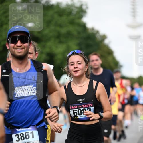 29.06.2025 - hella hamburg halbmarathon Dr. Thomas Lammeyer http://msf.ph/oto/8518054 29.06.2025 10:04:11 Kennedybrücke 1006, 1180, 1239, 1264, 1334, 2027, 2099, 2159, 2346, 2348, 2447, 2582, 2584, 2652, 2677, 2730, 3042, 3112, 3177, 3794, 3861, 3898, 4013, 4419, 4594, 4796, 4940, 5341, 5643, 5728, 6082, 6084, 6104, 6201, 6202, 6260, 6443, 6462, 6602, 6636, 7159, 7717, 7824, 8394, 8402, 8520, 8531, 8669, 8730, 9485, 9611, 9622, 10031, 10044, 10268, 10337, 10534, 10582, 10587, 10665, 10742, 10759, 10766, 10788, 11083, 11158, 11159, 11366 meine-sportfotos.de