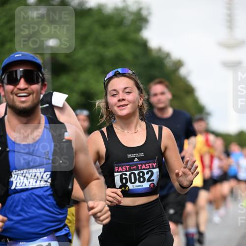 29.06.2025 - hella hamburg halbmarathon Dr. Thomas Lammeyer http://msf.ph/oto/8518059 29.06.2025 10:04:11 Kennedybrücke 1006, 1180, 1239, 1264, 1334, 2027, 2099, 2159, 2346, 2348, 2447, 2582, 2584, 2652, 2677, 2730, 3042, 3112, 3177, 3794, 3861, 3898, 4013, 4419, 4594, 4796, 4940, 5341, 5643, 5728, 6082, 6084, 6104, 6201, 6202, 6260, 6443, 6462, 6602, 6636, 7159, 7717, 7824, 8394, 8402, 8520, 8531, 8669, 8730, 9485, 9611, 9622, 10031, 10044, 10268, 10337, 10534, 10582, 10587, 10665, 10742, 10759, 10766, 10788, 11083, 11158, 11159, 11366 meine-sportfotos.de