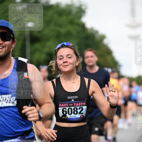 29.06.2025 - hella hamburg halbmarathon Dr. Thomas Lammeyer http://msf.ph/oto/8518062 29.06.2025 10:04:11 Kennedybrücke 1006, 1180, 1239, 1264, 1334, 2027, 2099, 2159, 2346, 2348, 2447, 2582, 2584, 2652, 2677, 2730, 3042, 3112, 3177, 3794, 3861, 3898, 4013, 4419, 4594, 4796, 4940, 5341, 5643, 5728, 6082, 6084, 6104, 6201, 6202, 6260, 6443, 6462, 6602, 6636, 7159, 7717, 7824, 8394, 8402, 8520, 8531, 8669, 8730, 9485, 9611, 9622, 10031, 10044, 10268, 10337, 10534, 10582, 10587, 10665, 10742, 10759, 10766, 10788, 11083, 11158, 11159, 11366 meine-sportfotos.de